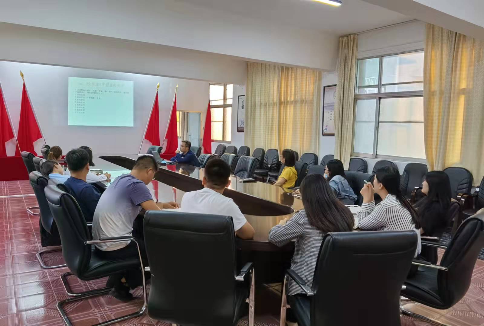 豫中公司第四期“學(xué)習(xí)大講堂”活動(dòng).jpg