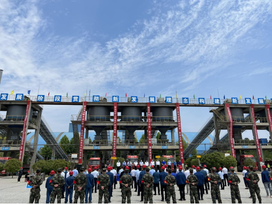 5.25市產(chǎn)業(yè)集團駐馬店市礦產(chǎn)資源企業(yè)托管工作組舉行礦產(chǎn)資源企業(yè)復(fù)工復(fù)產(chǎn)開工儀式(新聞稿)489.png 5.25市產(chǎn)業(yè)集團駐馬店市礦產(chǎn)資源企業(yè)托管工作組舉行礦產(chǎn)資源企業(yè)復(fù)工復(fù)產(chǎn)開工儀式(新聞稿)489.png