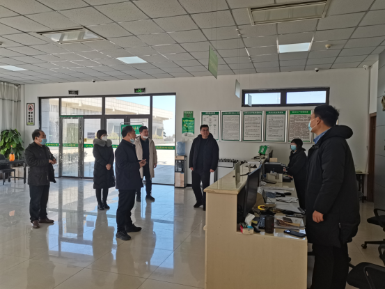 殷殷關懷寄真情 聲聲祝福暖人心市產業集團領導節后慰問一線員工606.png