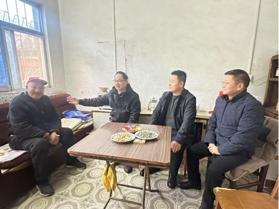 黨建引領聚合力 走訪慰問暖人心—產業集團開展春節走訪慰問老黨員活動627.png 黨建引領聚合力 走訪慰問暖人心—產業集團開展春節走訪慰問老黨員活動627.png